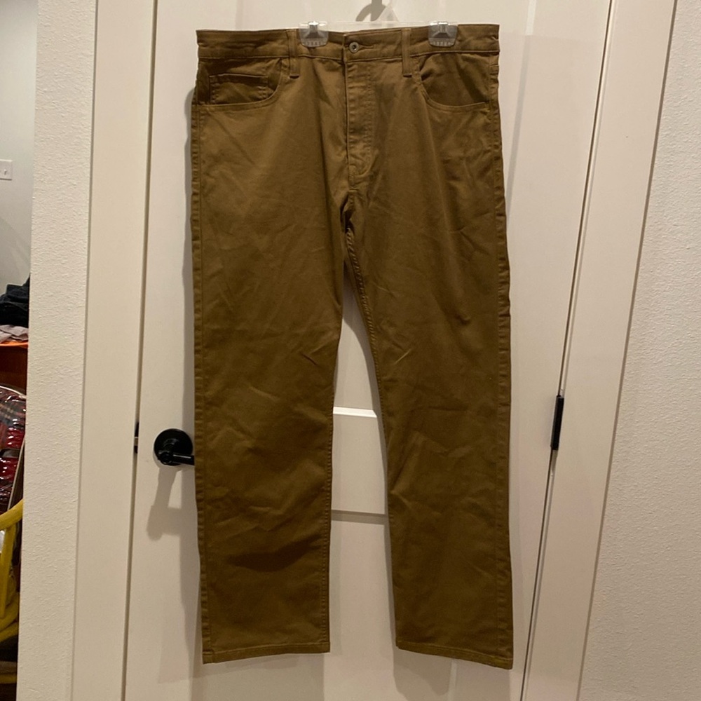 Men’s‎ Docker Chino’s.  All Motion Comfort Waistband.  Smart Series.